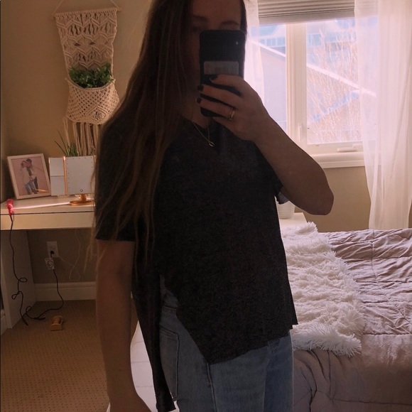 aritzia - grey side slit top - Picture 2 of 2